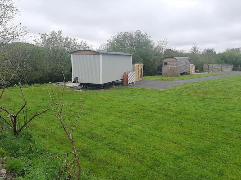 Anglesey New Modern Shepherds Hut With Spa Hot Tub Gwalchmai ภายนอก รูปภาพ