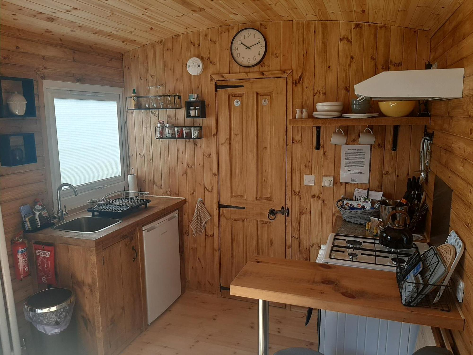Anglesey New Modern Shepherds Hut With Spa Hot Tub Gwalchmai ภายนอก รูปภาพ