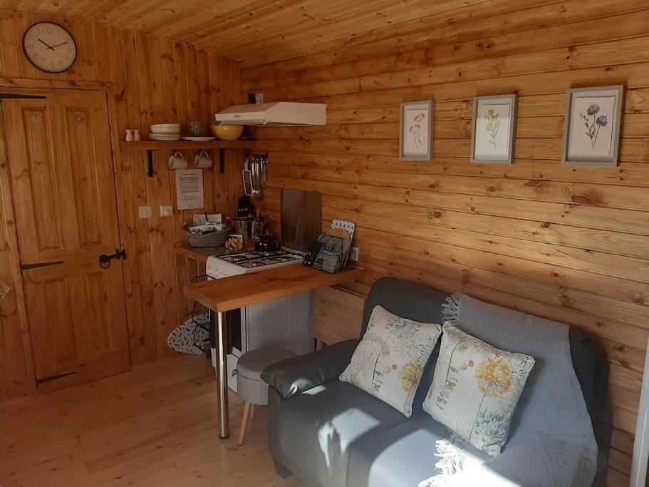 Anglesey New Modern Shepherds Hut With Spa Hot Tub Gwalchmai ภายนอก รูปภาพ