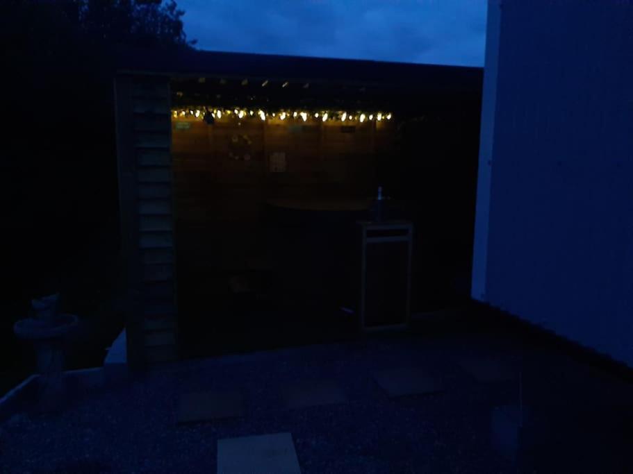 Anglesey New Modern Shepherds Hut With Spa Hot Tub Gwalchmai ภายนอก รูปภาพ